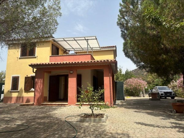 casa indipendente in vendita a Sarroch