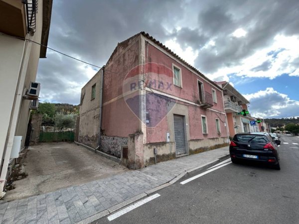 casa indipendente in vendita a Sarroch