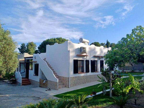 casa indipendente in vendita a Sarroch