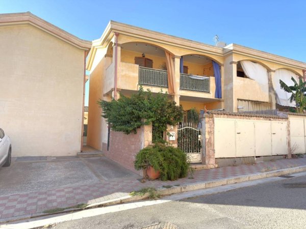 casa indipendente in vendita a Sarroch