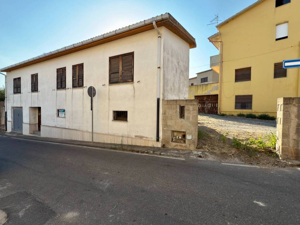 casa indipendente in vendita a Sarroch