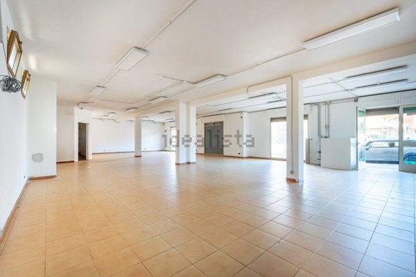 locale commerciale in vendita a Sarroch