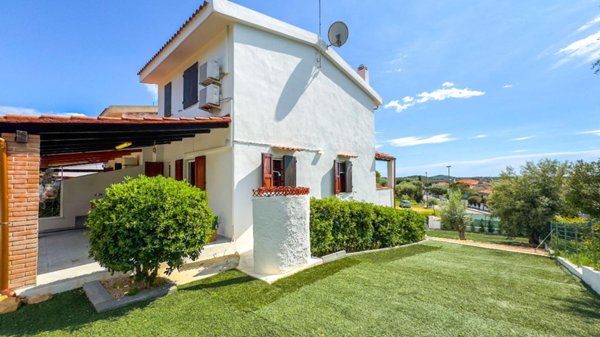 casa indipendente in vendita a Sarroch
