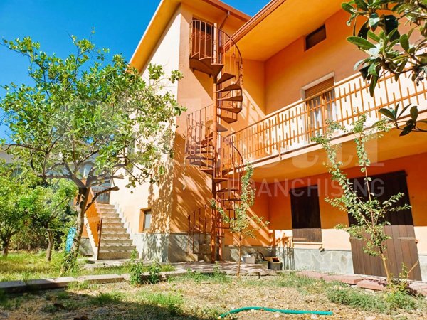 casa indipendente in vendita a Sarroch