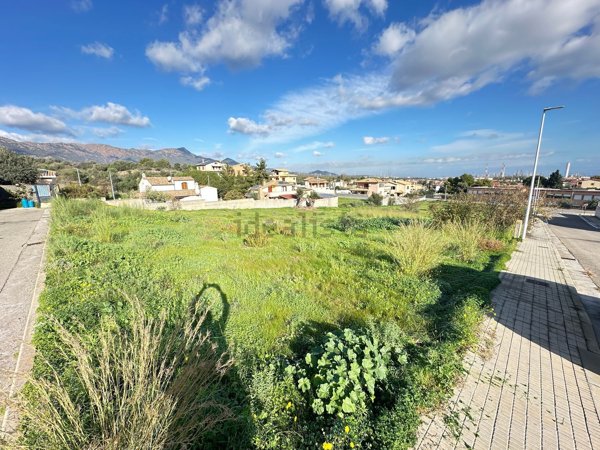 casa indipendente in vendita a Sarroch