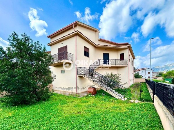 casa indipendente in vendita a Sarroch