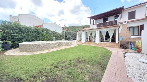 casa indipendente in vendita a Sarroch