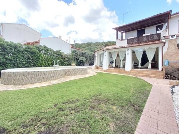 casa indipendente in vendita a Sarroch
