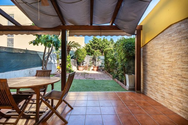 casa indipendente in vendita a Sarroch
