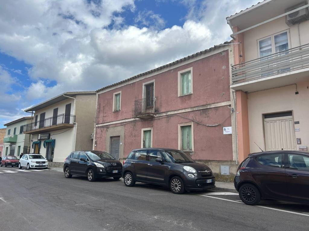 intera palazzina in vendita a Sarroch