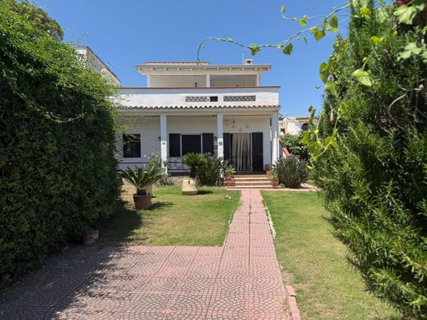 casa indipendente in vendita a Sarroch