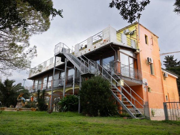 intera palazzina in vendita a Selargius