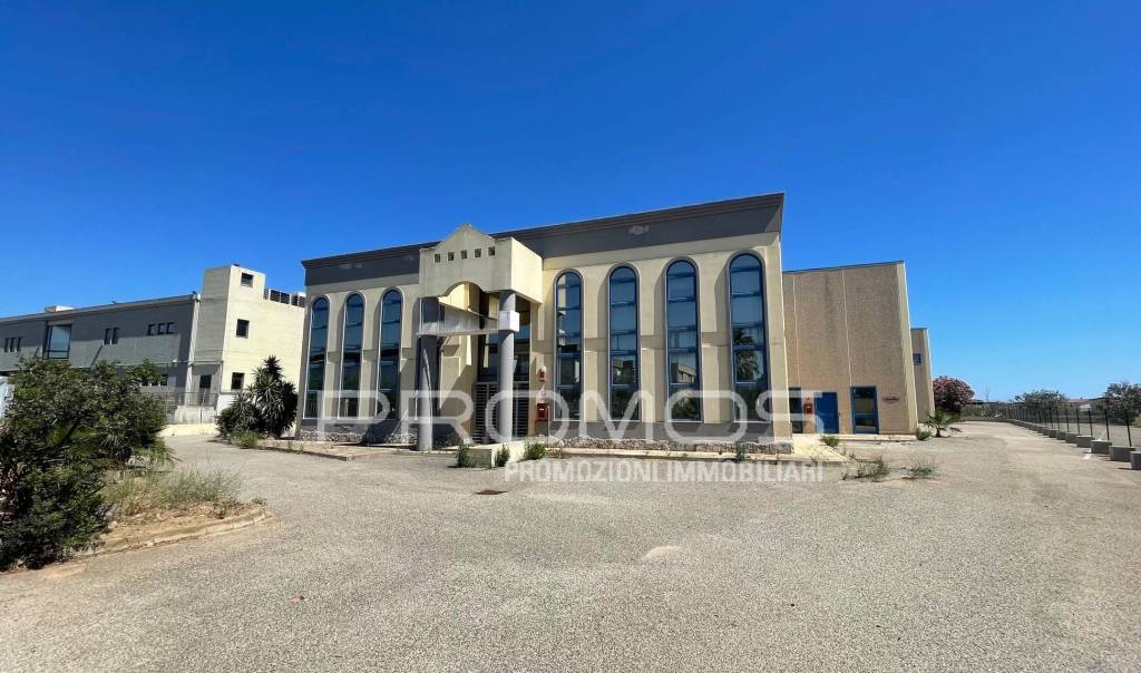 locale commerciale in vendita a Selargius