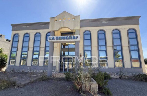 locale commerciale in vendita a Selargius