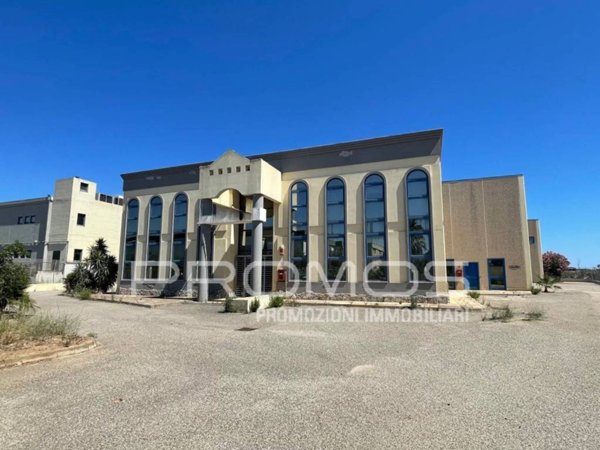 locale commerciale in vendita a Selargius
