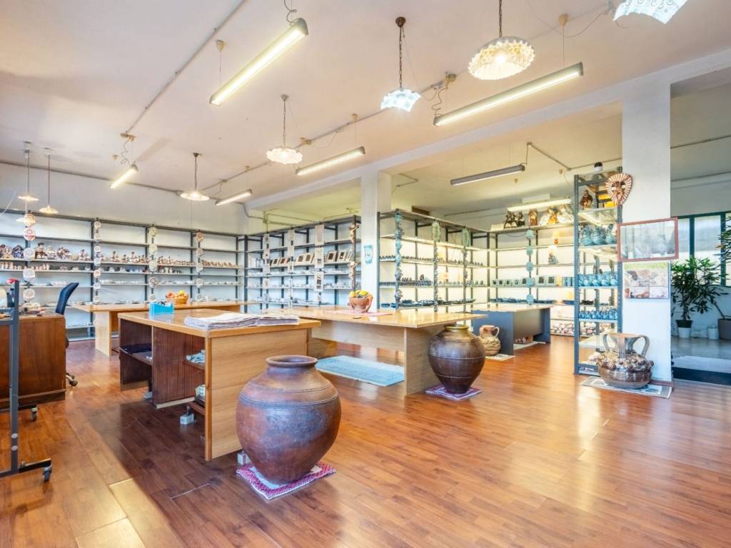 locale commerciale in vendita a Selargius