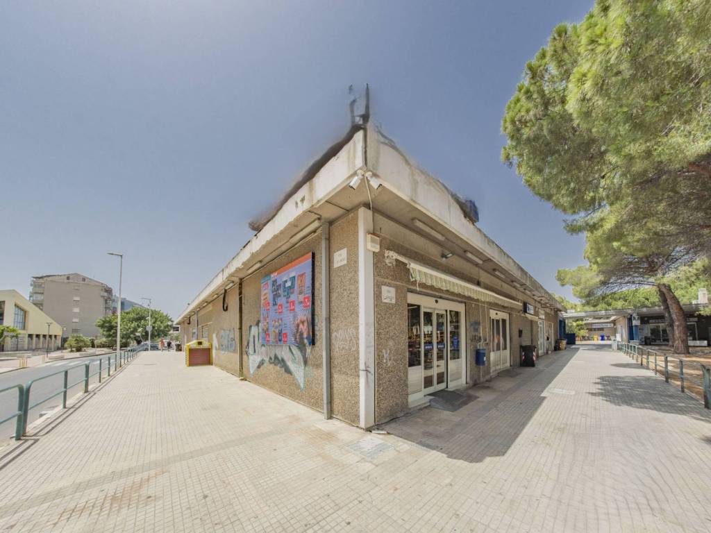 negozio in vendita a Selargius in zona Su Planu