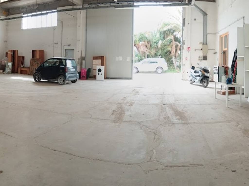 locale commerciale in vendita a Selargius