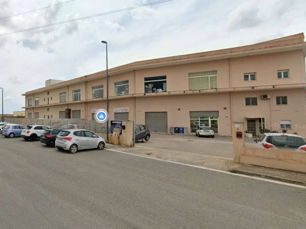 locale commerciale in vendita a Selargius