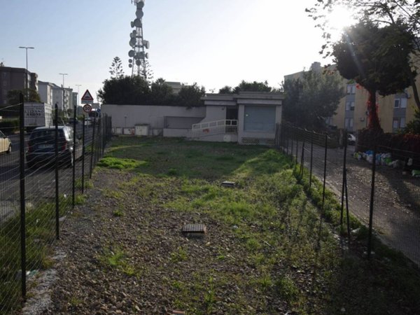 negozio in vendita a Selargius in zona Su Planu
