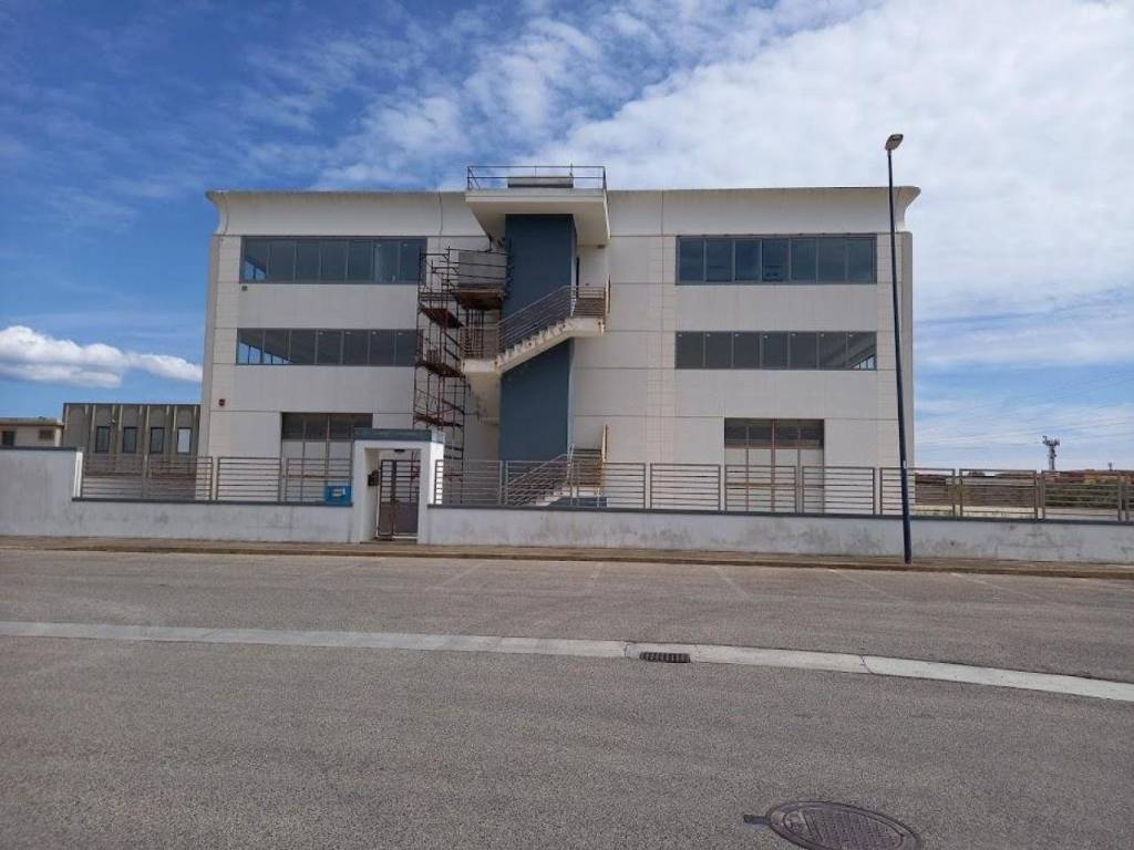 locale commerciale in vendita a Selargius