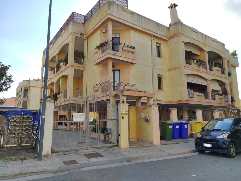 box auto in vendita a Selargius in zona Su Planu