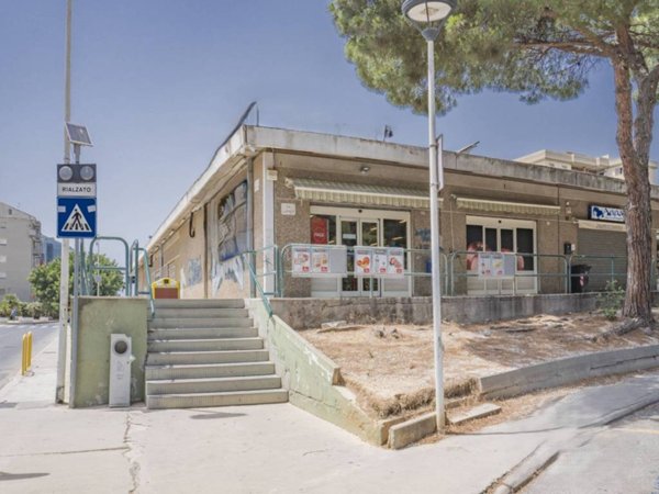negozio in vendita a Selargius in zona Su Planu