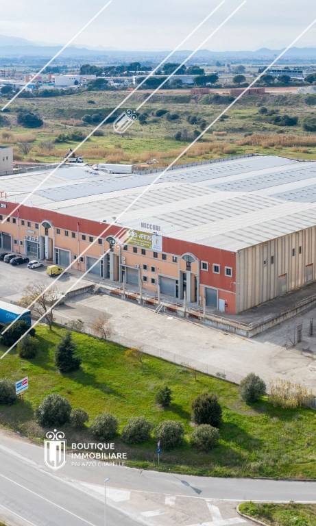 locale commerciale in vendita a Sestu
