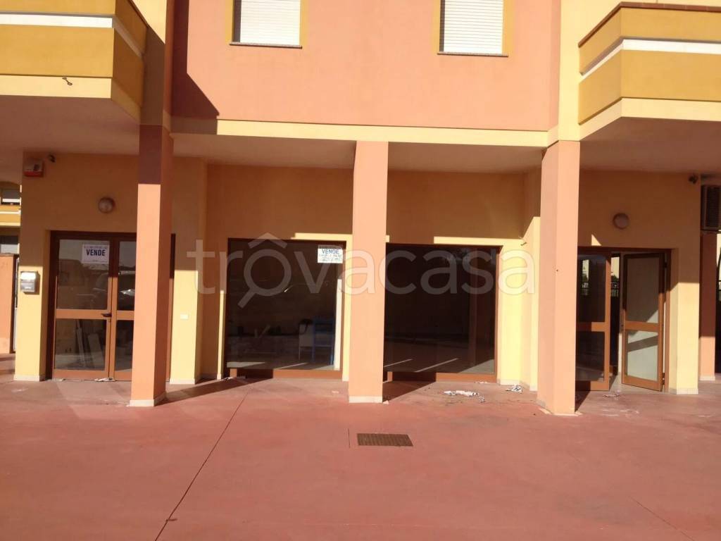 negozio in vendita a Sestu in zona Cortexandra