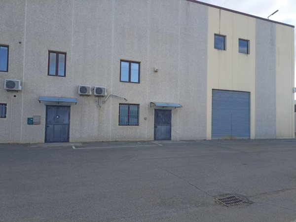 locale commerciale in vendita a Sestu