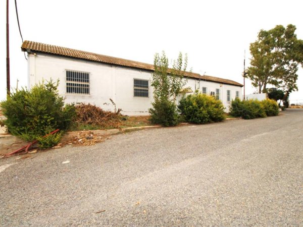 locale commerciale in vendita a Sestu