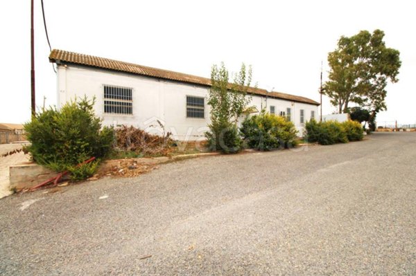 locale commerciale in vendita a Sestu