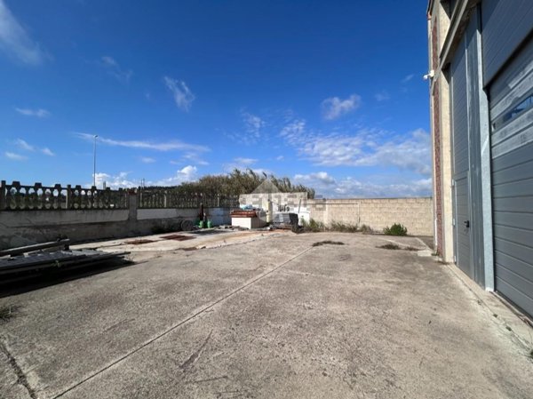 locale commerciale in vendita a Sestu