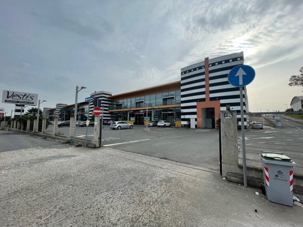 locale commerciale in vendita a Sestu