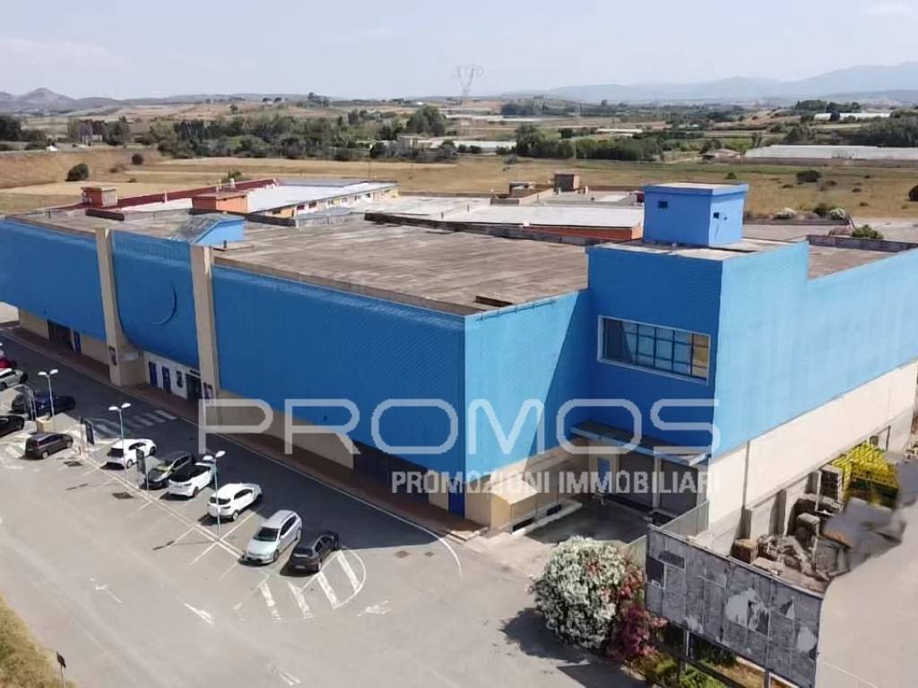locale commerciale in vendita a Sestu
