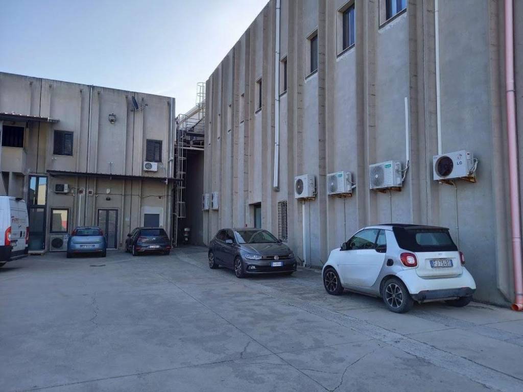 locale commerciale in vendita a Sestu in zona Cortexandra
