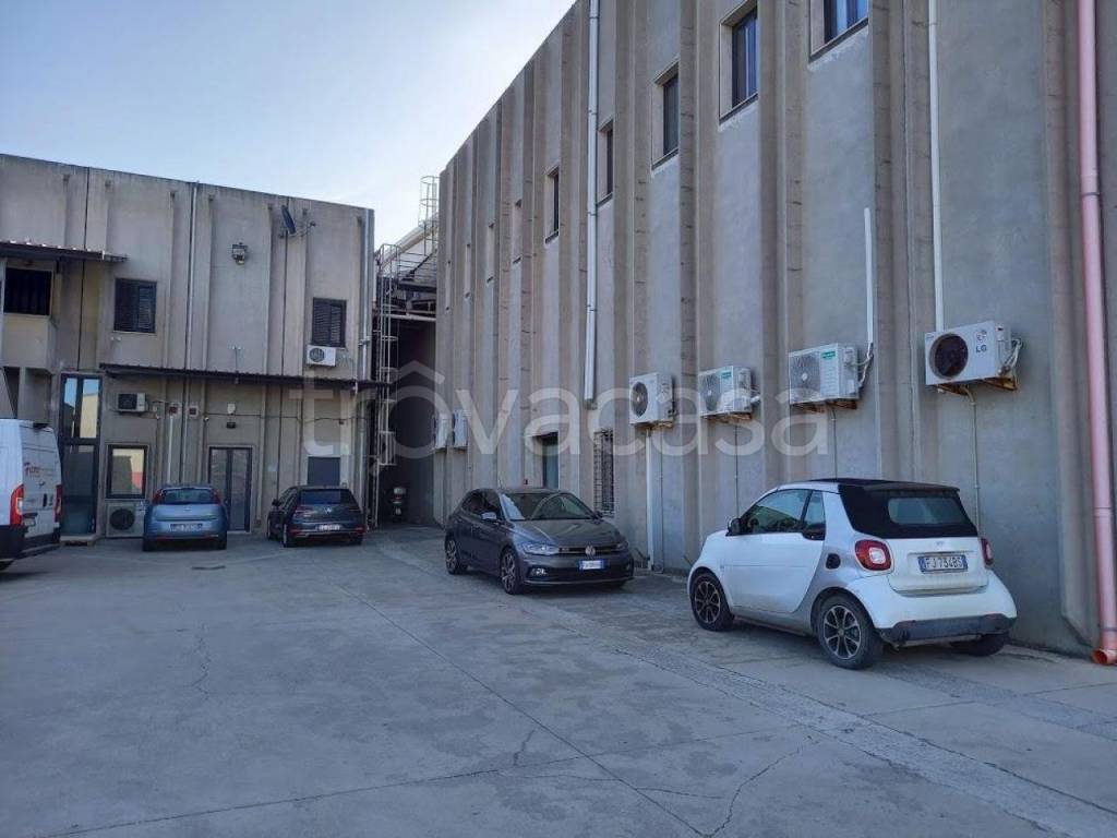 locale commerciale in vendita a Sestu in zona Cortexandra