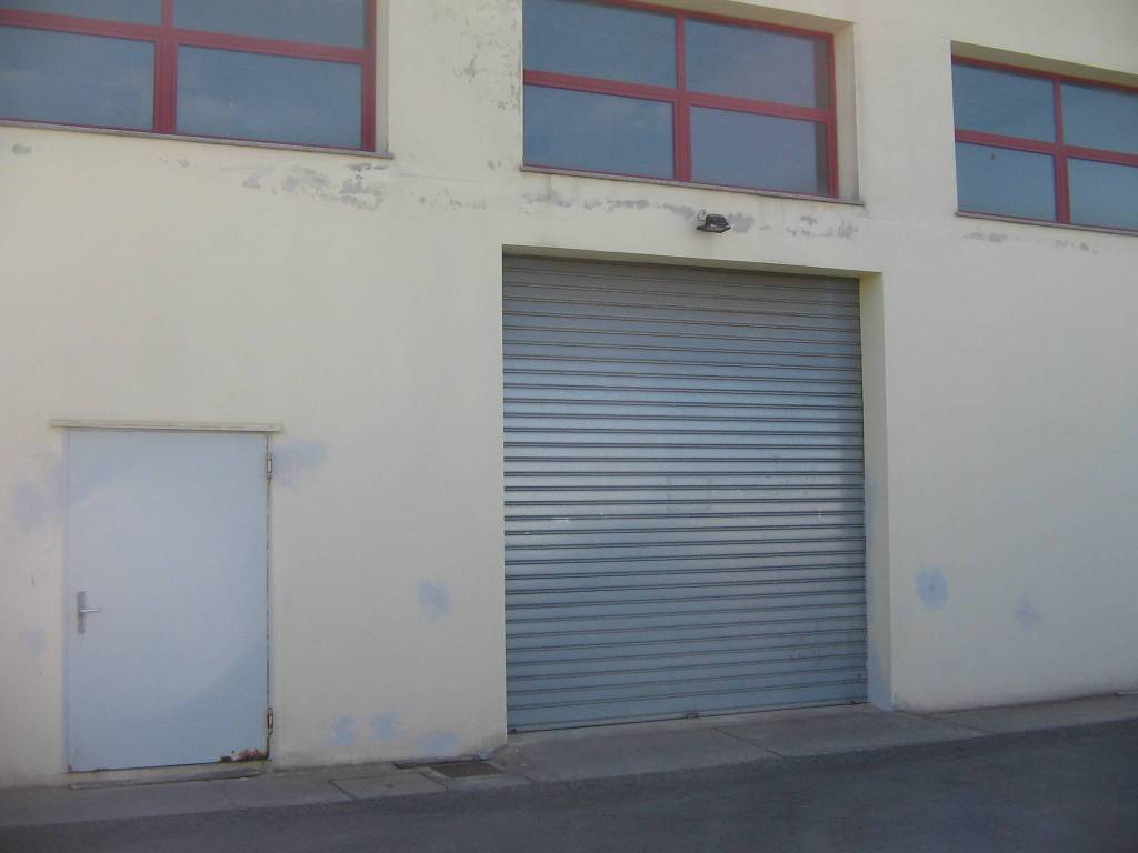 locale commerciale in vendita a Sestu