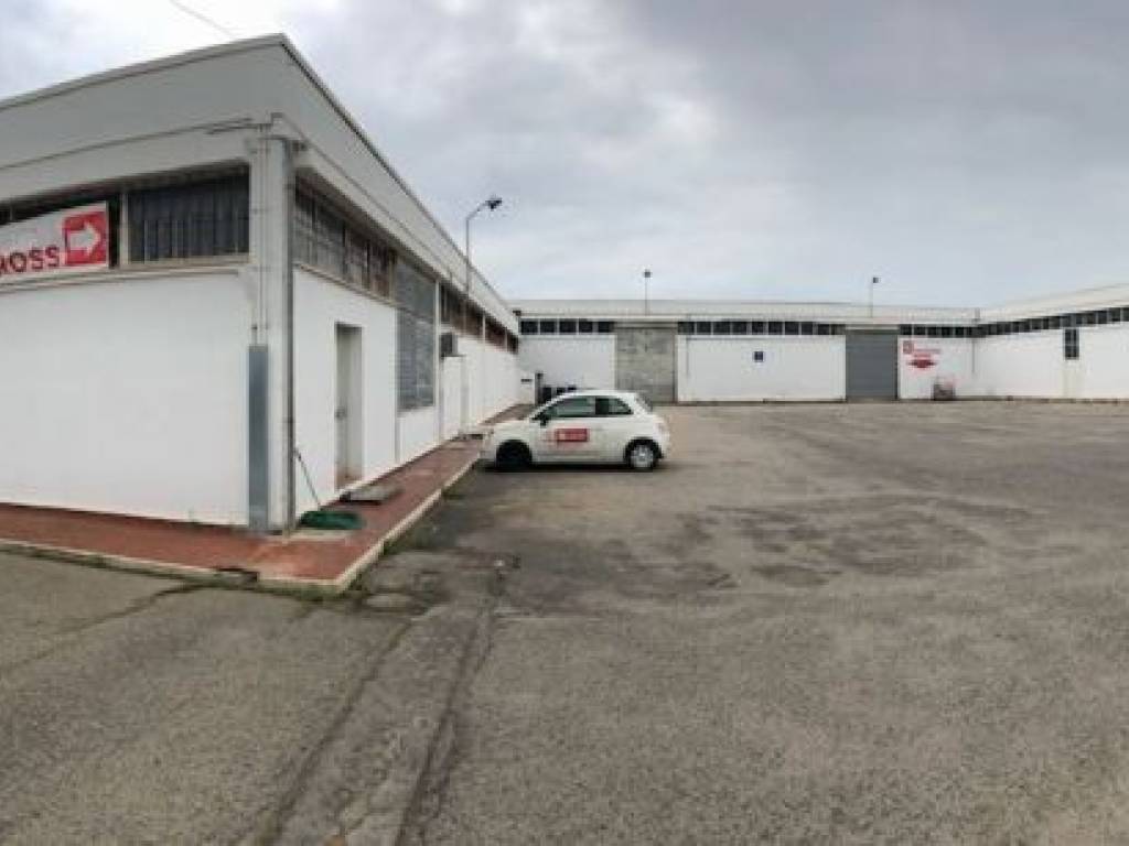 capannone in vendita a Sestu