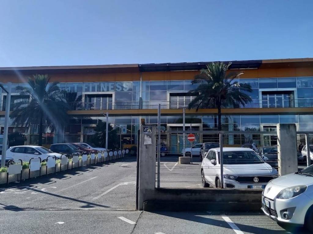 negozio in vendita a Sestu in zona Cortexandra
