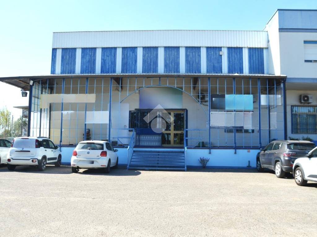 locale commerciale in vendita a Sestu