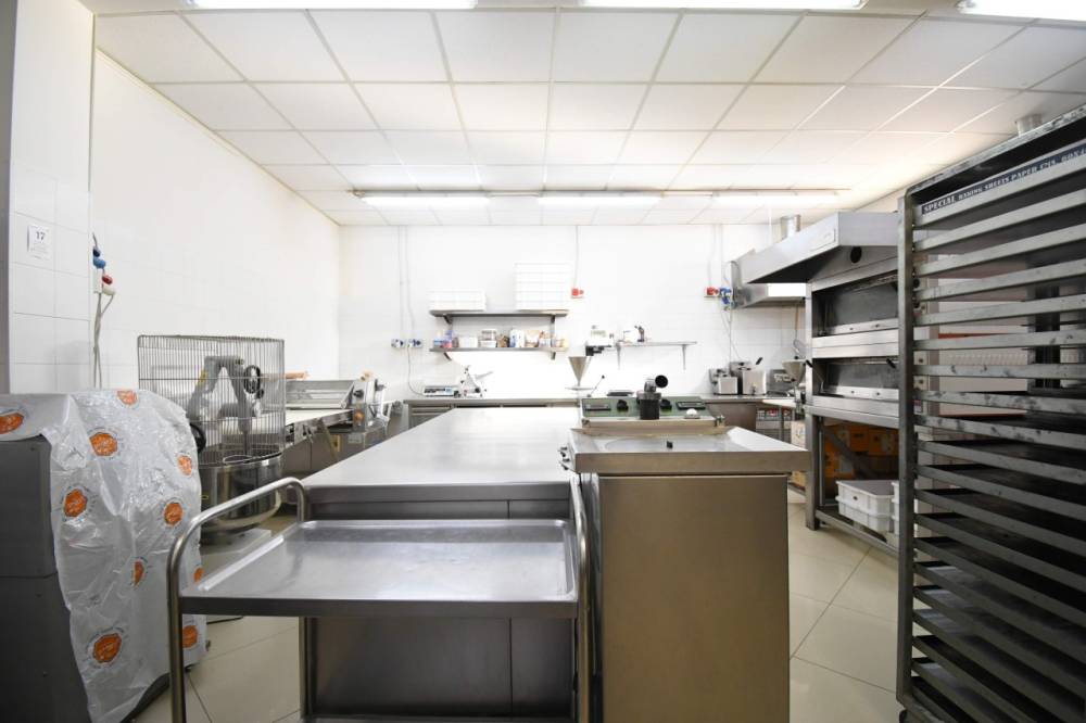 locale commerciale in vendita a Sestu