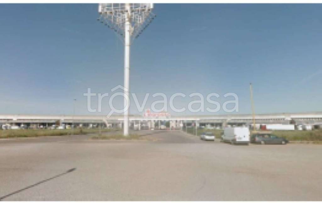 locale commerciale in vendita a Sestu