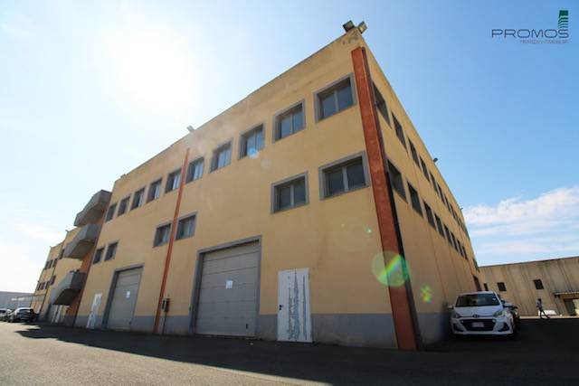 negozio in vendita a Sestu in zona Cortexandra