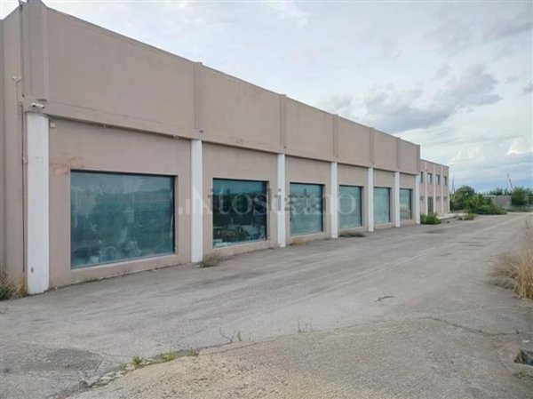 locale di sgombero in vendita a Sestu in zona Cortexandra