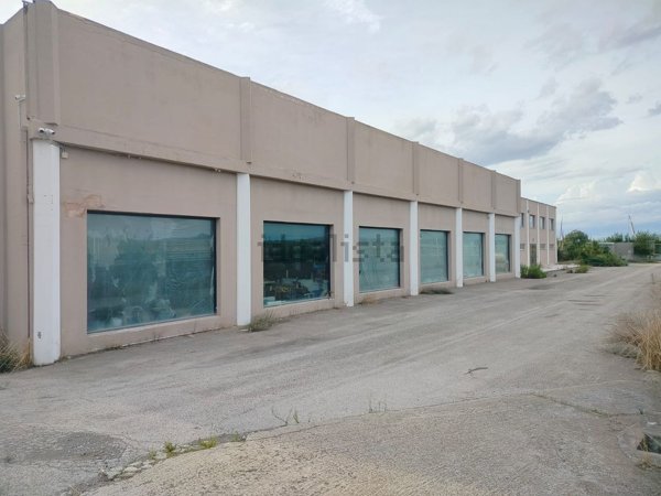 locale di sgombero in vendita a Sestu in zona Cortexandra