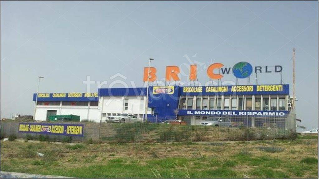 locale commerciale in vendita a Sestu in zona Cortexandra