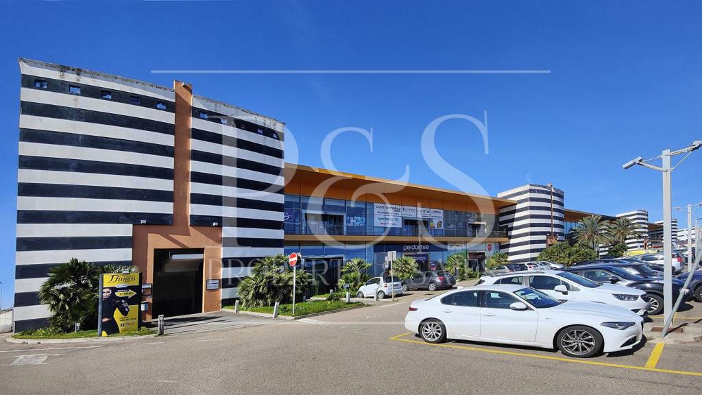 locale commerciale in vendita a Sestu