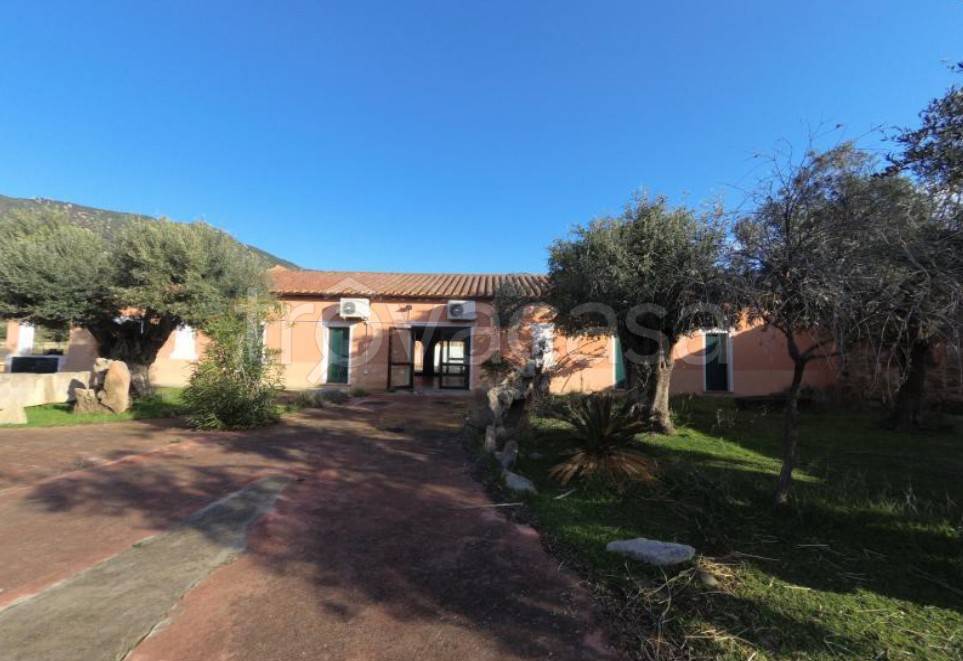 negozio in vendita a Sinnai in zona Solanas