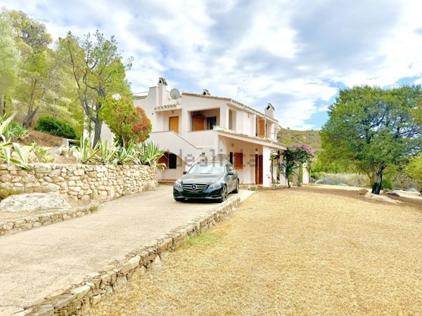 casa indipendente in vendita a Sinnai in zona Solanas